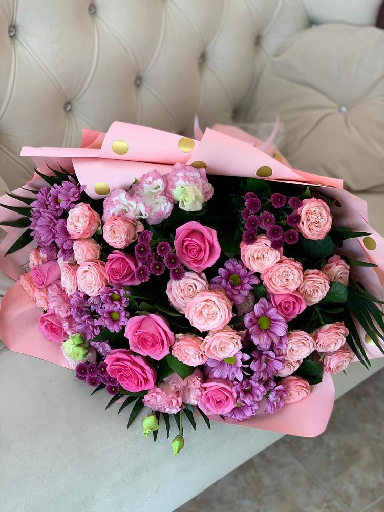 Букет цветов из: Хризантемы, Розы и Лизиантусы в Беломорске