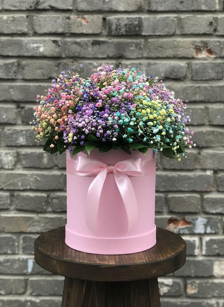 Цветочная композиция из Гипсофила и Розы в шляпной коробке в Беломорске