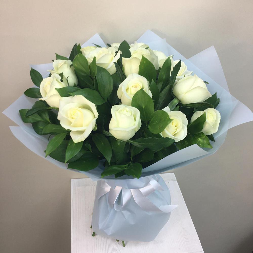 Букет 15 Белых роз Проуд в Беломорске