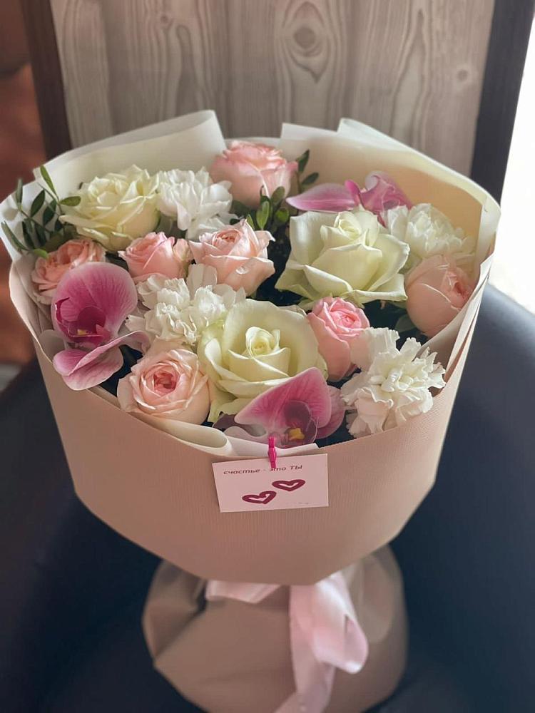 Букет цветов из: Орхидеи, Розы и Гвоздики в Беломорске