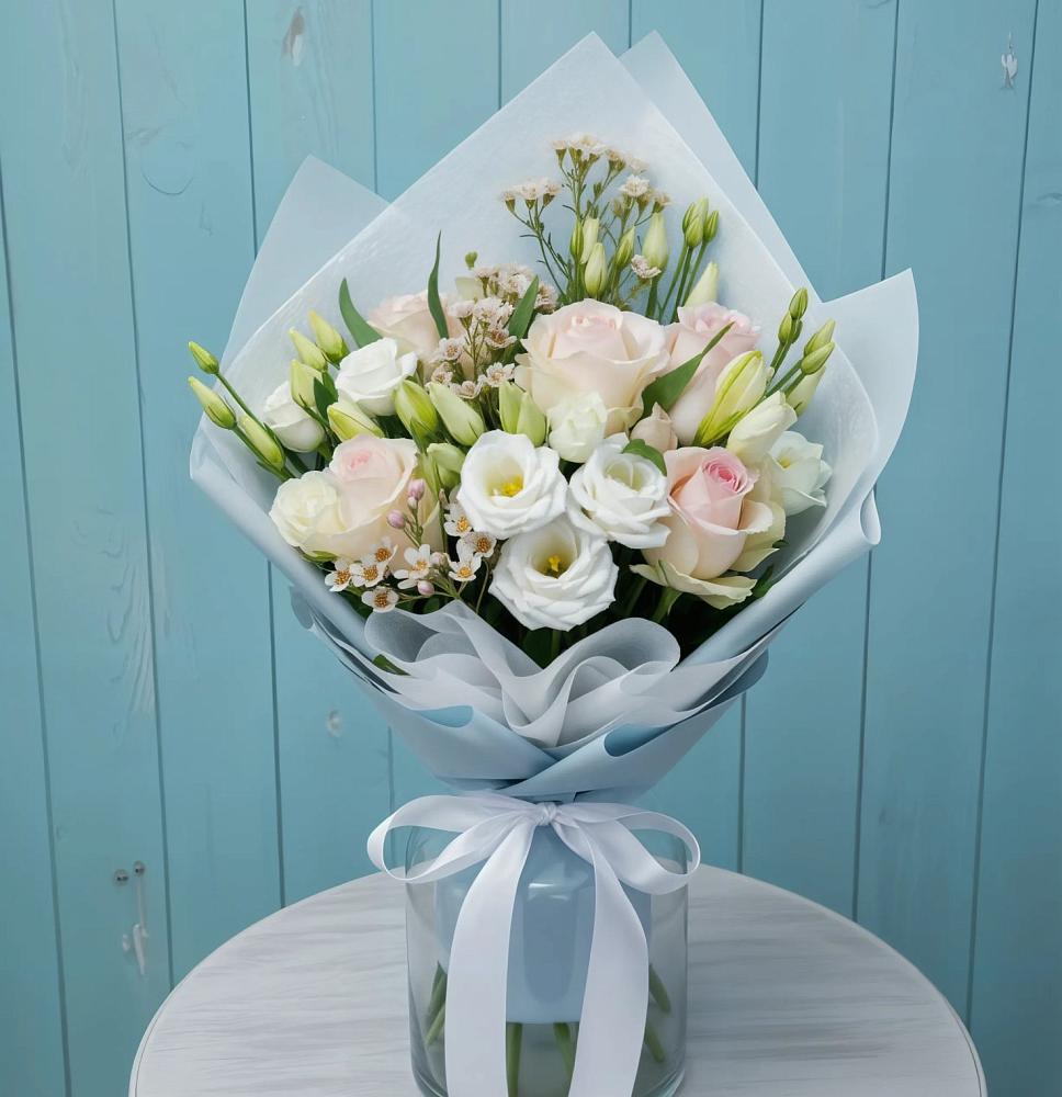 Букет цветов из: Розы и Лизиантусы в Беломорске