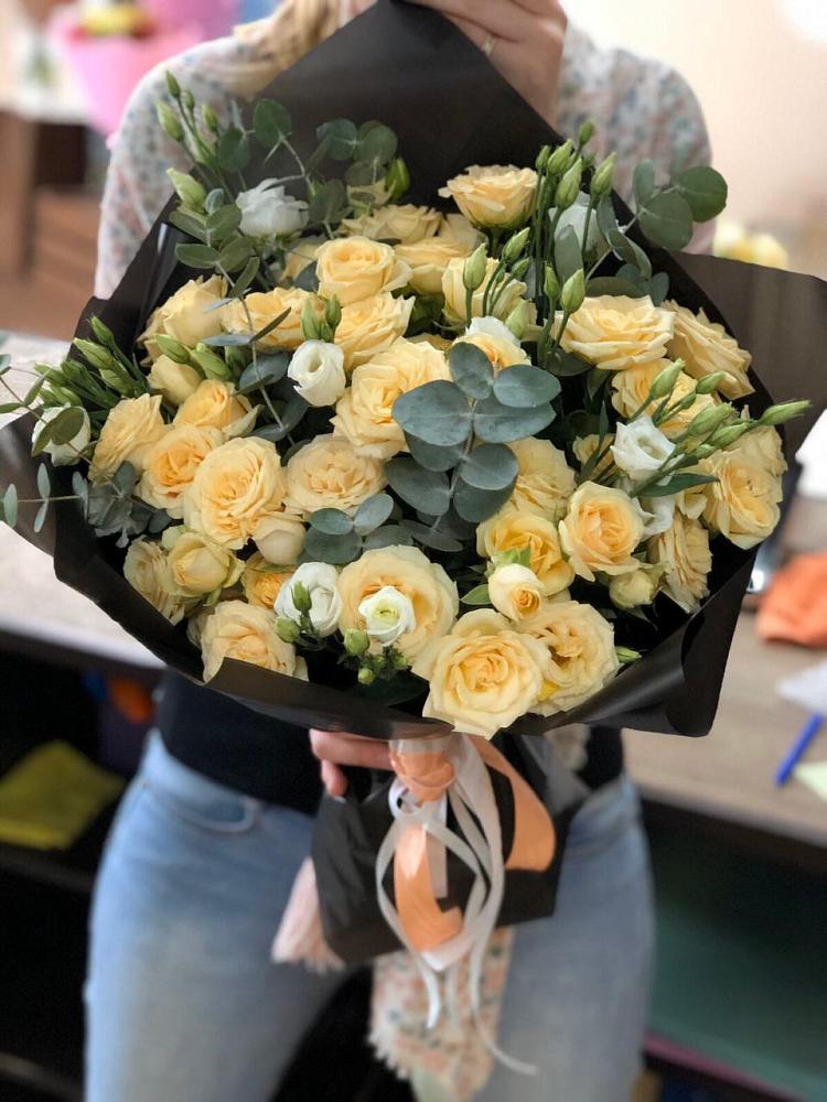 Букет цветов из: Розы и Лизиантусы в Беломорске