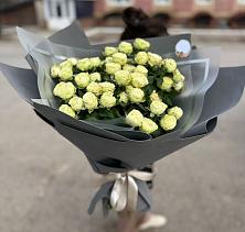 Букет Белые кустовые розы Солинеро в Беломорске