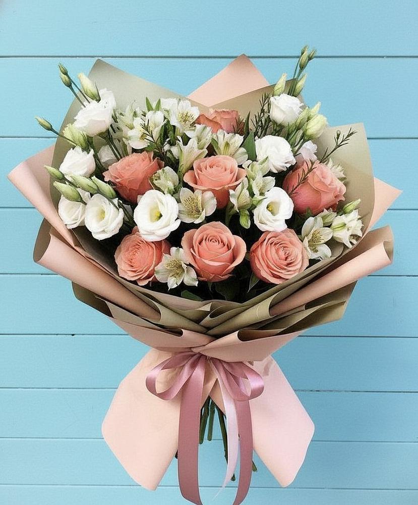 Букет цветов из: Розы, Альстромерии и Лизиантусы в Беломорске