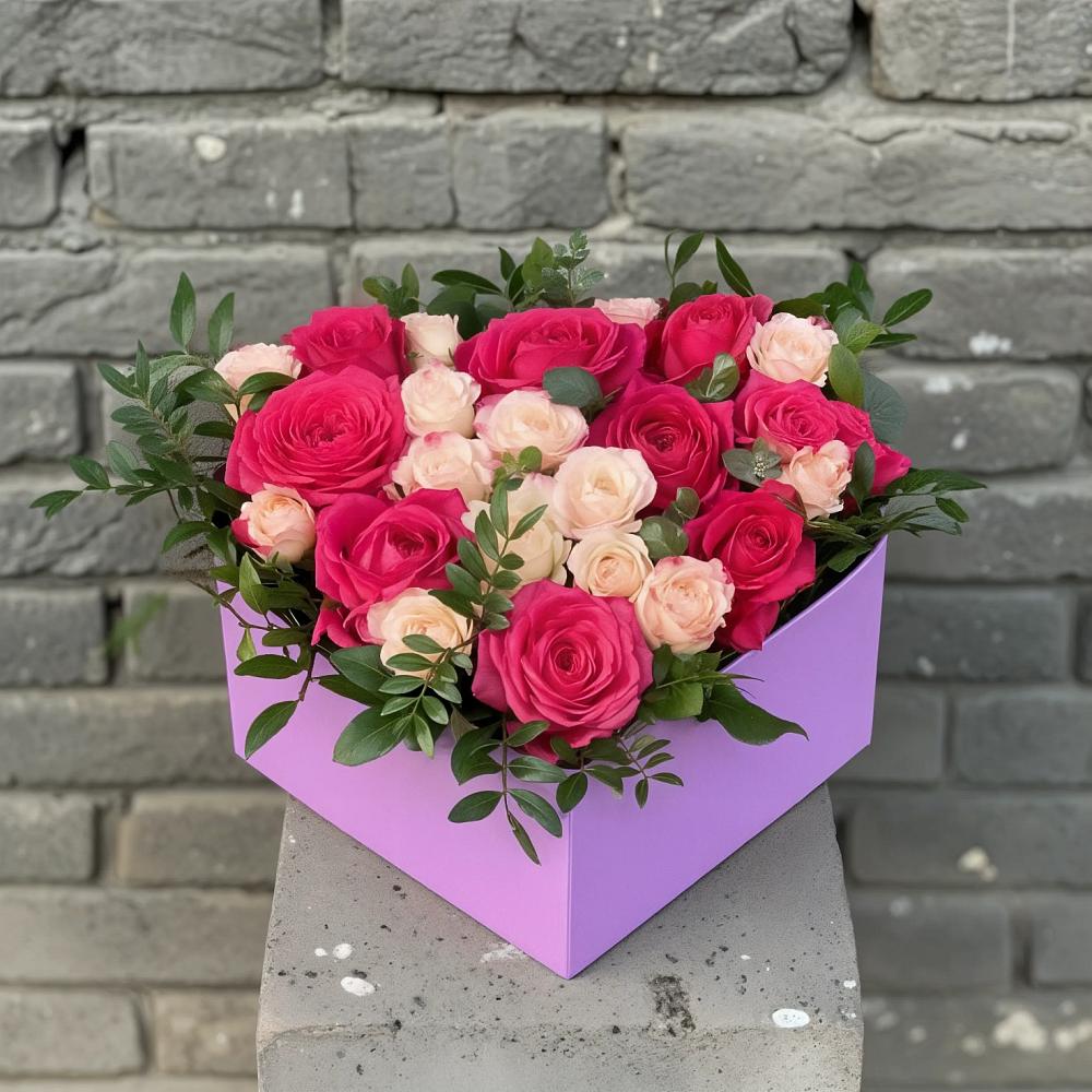 Цветочная композиция из Розы в коробке в Беломорске
