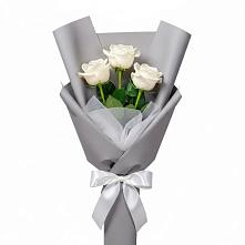 Букет 3 белые розы в Беломорске