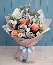 Букет цветов из:  Лизиантусы, Розы, Альстромерии и Гипсофила в Беломорске