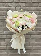 Букет цветов из:  Гвоздики, Розы, Лизиантусы и Хризантемы в Беломорске