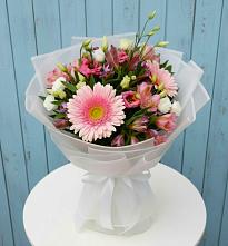 Букет цветов из:  Герберы, Альстромерии и Лизиантусы в Беломорске