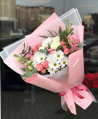 Букет цветов из: Розы, Лизиантусы и Хризантемы в Беломорске