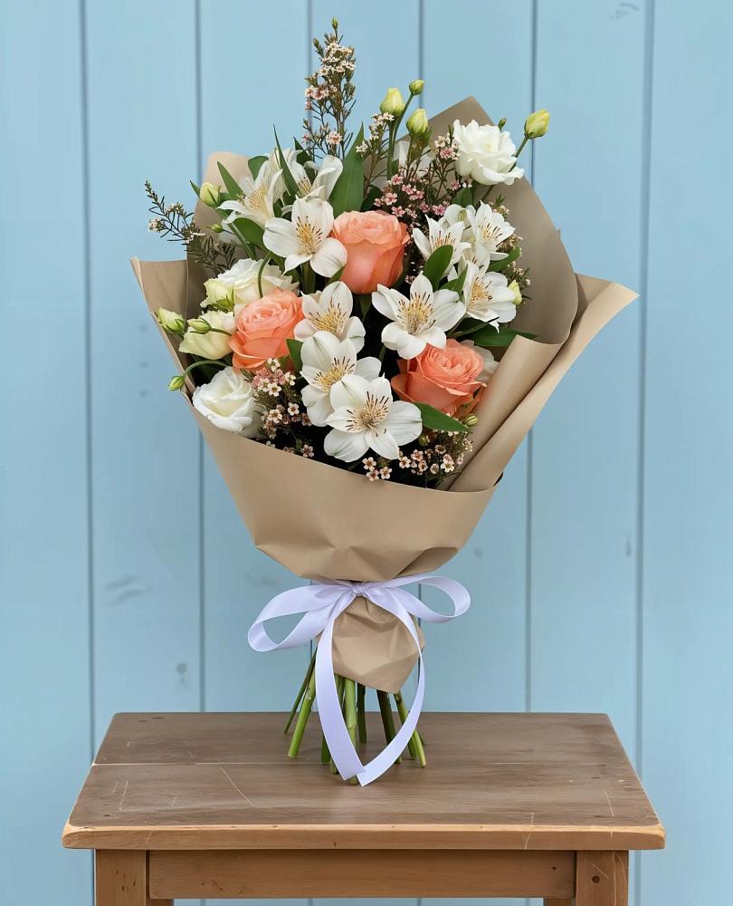 Букет цветов из: Альстромерии, Лизиантусы, Розы и Хризантемы в Беломорске