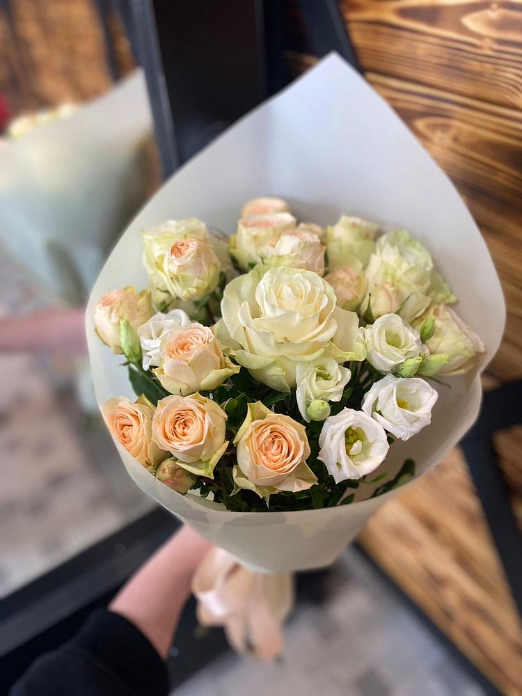 Букет цветов из: Розы и Лизиантусы в Беломорске