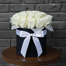 Цветочная композиция из Розы в шляпной коробке в Беломорске