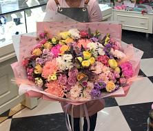 Букет цветов из:  Розы, Хризантемы и Лизиантусы в Беломорске